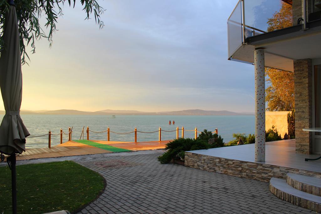 Parton Villa Apartments Fonyód Rum bild